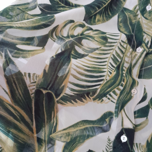 ● H&M | Sleeveless semi sheer Palm Leaf Botton Up - Picture 7 of 13